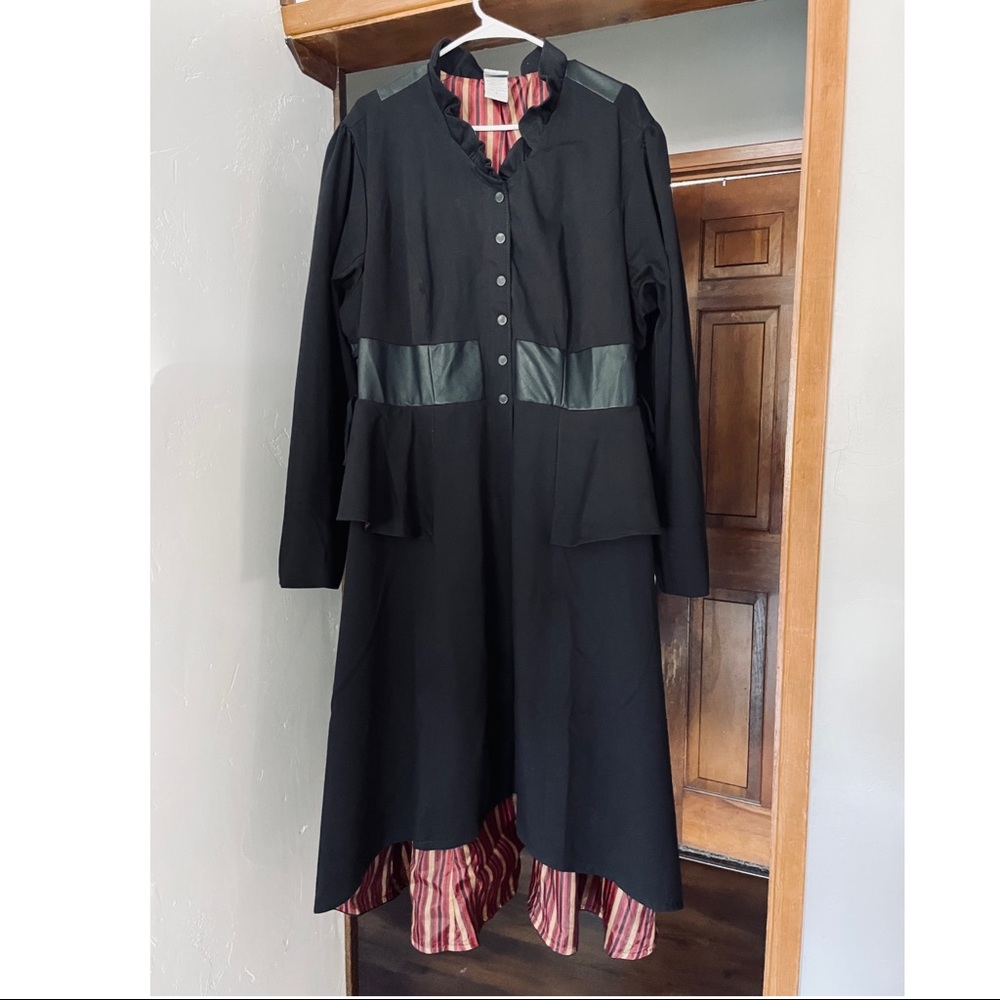 Disney Alice Through The Looking Glass Red Queen Battle Coat Size 3